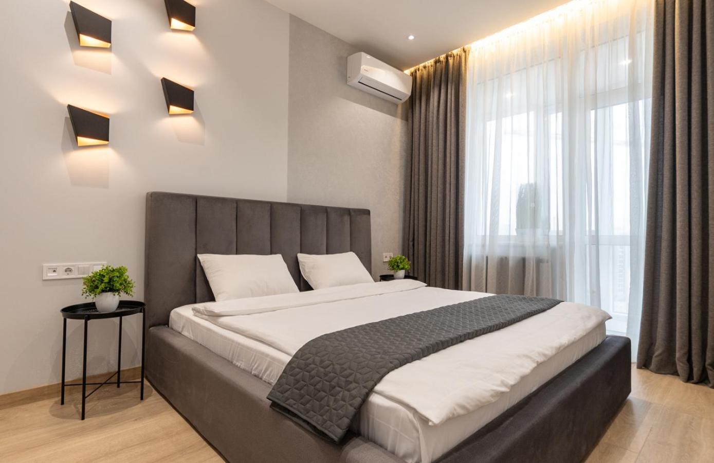 Royal Tower Residence Big Vip Apartment In Center Floor 27 Kiew Exterior foto