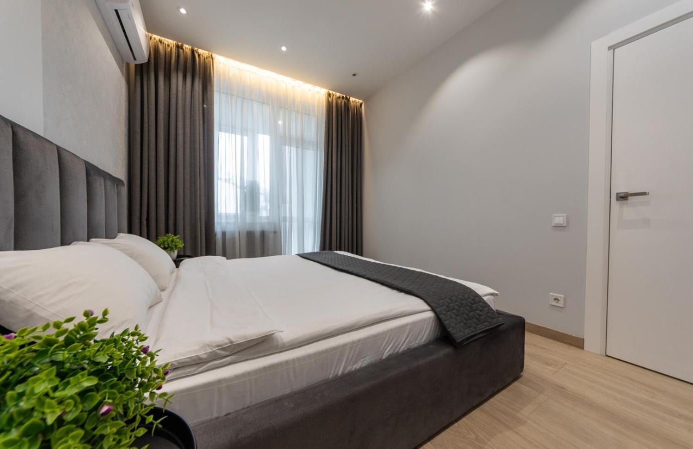 Royal Tower Residence Big Vip Apartment In Center Floor 27 Kiew Exterior foto