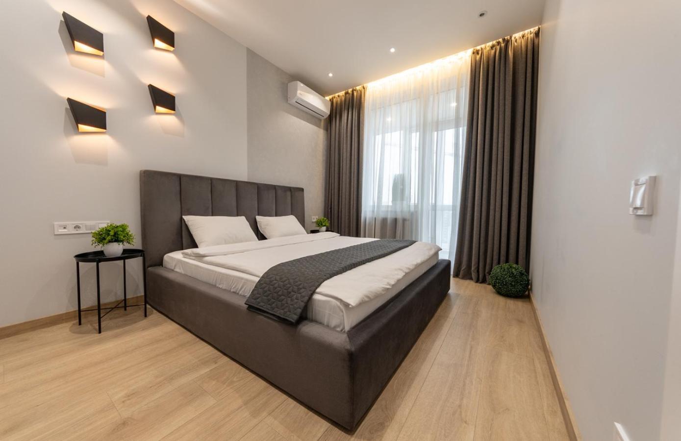 Royal Tower Residence Big Vip Apartment In Center Floor 27 Kiew Exterior foto